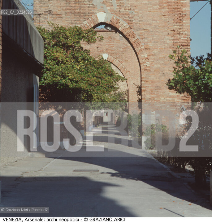 Localizzazione:..VENEZIA / CASTELLO..Oggetto:..Soggetto:..ARSENALE VECCHIO / ARCHI..Cronologia: ..XIX SECOLO..Definizione Culturale:..   Autore: ....   Stile: ..NEOGOTICO..   Editori/Stampatori:..   Committenza:..Materia e Tecnica:..Collocazione:..Note:..ARCHEOLOGIA INDUSTRIALE..Riproduzione Fotografica:..Graziano Arici/Rosebud2 .Copyright:..Graziano Arici/Rosebud2 .Data:..1990..Costo:..A..