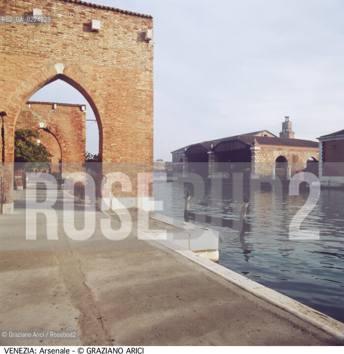 Localizzazione:..VENEZIA / CASTELLO..Oggetto:..Soggetto:..ARSENALE VECCHIO DARSENA / ARCHI..Cronologia: ..XIV XVI XIX SECOLO..Definizione Culturale:..   Autore: ....   Stile: ..NEOGOTICO..   Editori/Stampatori:..   Committenza:..Materia e Tecnica:..Collocazione:..Note:..ARCHEOLOGIA INDUSTRIALE..Riproduzione Fotografica:..Graziano Arici/Rosebud2 .Copyright:..Graziano Arici/Rosebud2 .Data:..1990..Costo:..A..
