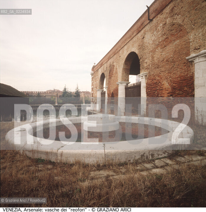Localizzazione:..VENEZIA / CASTELLO..Oggetto:..Soggetto:..ARSENALE / VASCHE DEI REOFORI E RIO DEL BUCINTORO..Cronologia: ..XIX SECOLO..Definizione Culturale:..   Autore: ....   Stile: ..   Editori/Stampatori:..   Committenza:..Materia e Tecnica:..Collocazione:..Note:..ARCHEOLOGIA INDUSTRIALE..Riproduzione Fotografica:..Graziano Arici/Rosebud2 .Copyright:..Graziano Arici/Rosebud2 .Data:..1990..Costo:..A..