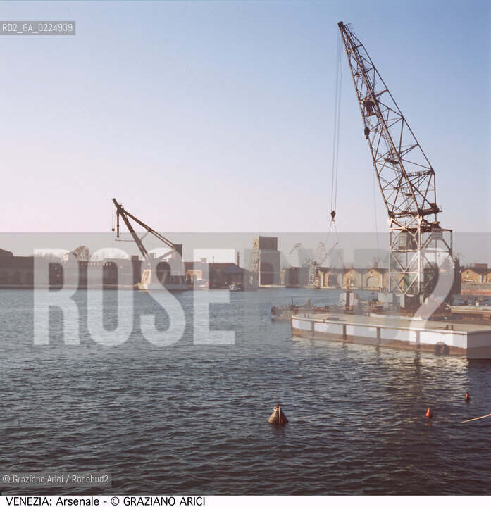 Localizzazione:..VENEZIA / CASTELLO..Oggetto:..Soggetto:..DARSENA ARSENALE NUOVISSIMO..Cronologia: ....Definizione Culturale:..   Autore: ....   Stile: ..   Editori/Stampatori:..   Committenza:..Materia e Tecnica:..Collocazione:..Note:..ARCHEOLOGIA INDUSTRIALE..Riproduzione Fotografica:..Graziano Arici/Rosebud2 .Copyright:..Graziano Arici/Rosebud2 .Data:..1990..Costo:..A..