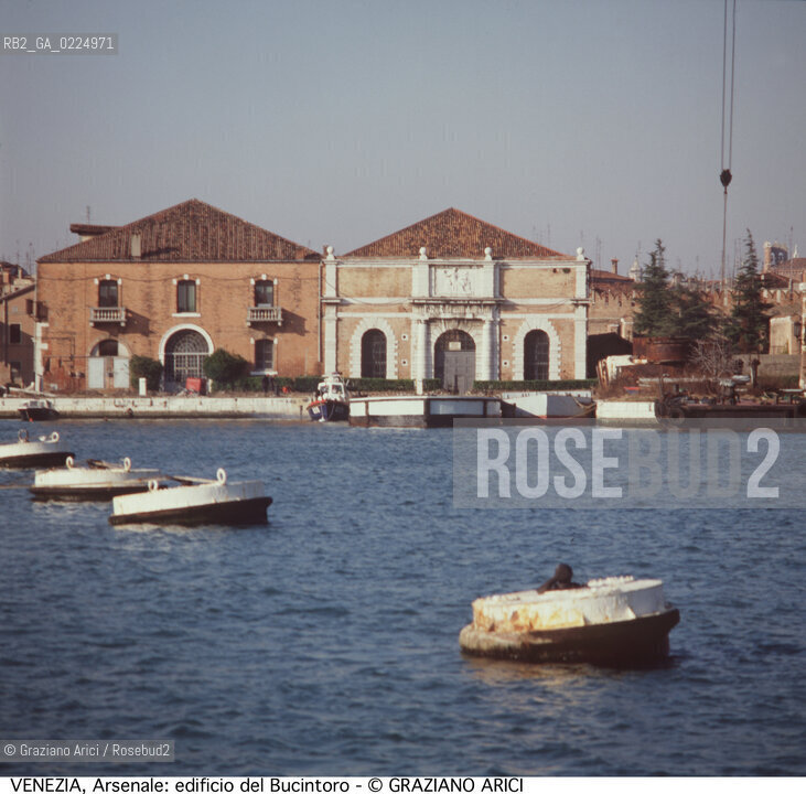 Localizzazione:..VENEZIA / CASTELLO..Oggetto:..Soggetto:..ARSENALE / EDIFICIO DEL BUCINTORO..Cronologia: ..XVI XIX SECOLO..Definizione Culturale:..   Autore: ....   Stile: ..   Editori/Stampatori:..   Committenza:..Materia e Tecnica:..Collocazione:..Note:..ARCHEOLOGIA INDUSTRIALE..Riproduzione Fotografica:..Graziano Arici/Rosebud2 .Copyright:..Graziano Arici/Rosebud2 .Data:..1990..Costo:..A..