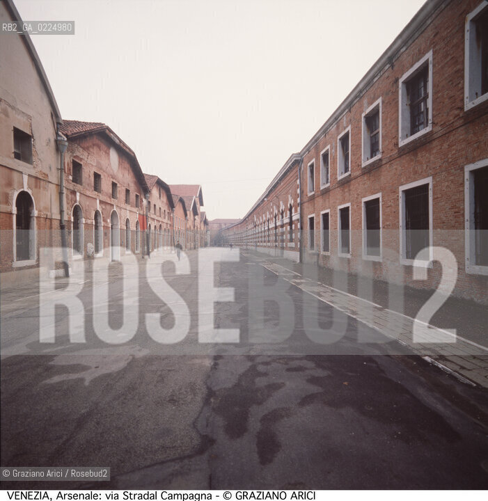Localizzazione:..VENEZIA / CASTELLO..Oggetto:..Soggetto:..ARSENALE / VIA STRADAL CAMPAGNA..Cronologia: ..XIX SECOLO..Definizione Culturale:..   Autore: ....   Stile: ..   Editori/Stampatori:..   Committenza:..Materia e Tecnica:..Collocazione:..Note:....Riproduzione Fotografica:..Graziano Arici/Rosebud2 .Copyright:..Graziano Arici/Rosebud2 .Data:..1990..Costo:..A..