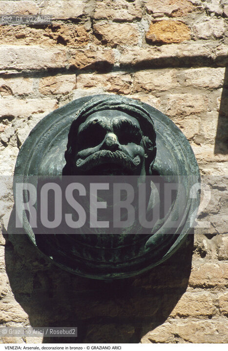 Localizzazione:..VENEZIA / CASTELLO..Oggetto:..Soggetto:..ARSENALE DECORAZIONE IN BRONZO SULLE MURA..Cronologia: ..Definizione Culturale:..   Autore: ..   Stile: ..   Editori/Stampatori:..   Committenza:..Materia e Tecnica:..Collocazione:..Note:....Riproduzione Fotografica:..Graziano Arici/Rosebud2 .Copyright:..Graziano Arici/Rosebud2 .Data:..1990..Costo:..A..