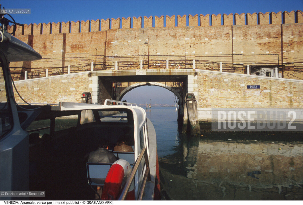 Localizzazione:..VENEZIA / CASTELLO..Oggetto:..Soggetto:..ARSENALE VARCO PER I MEZZI PUBBLICI RIO DELLE GALEAZZE..Cronologia: ....Definizione Culturale:..   Autore: ....   Stile: ....   Editori/Stampatori:..   Committenza:..Materia e Tecnica:..Collocazione:..Note:....Riproduzione Fotografica:..Graziano Arici/Rosebud2 .Copyright:..Graziano Arici/Rosebud2 .Data:..1990..Costo:..A..