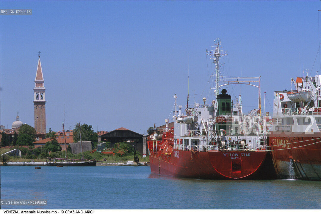 Localizzazione:..VENEZIA / CASTELLO..Oggetto:..Soggetto:..ARSENALE NUOVISSIMO DARSENA..Cronologia: ....Definizione Culturale:..   Autore: ....   Stile: ..   Editori/Stampatori:..   Committenza:..Materia e Tecnica:..Collocazione:..Note:....Riproduzione Fotografica:..Graziano Arici/Rosebud2 .Copyright:..Graziano Arici/Rosebud2 .Data:..1990..Costo:..A..