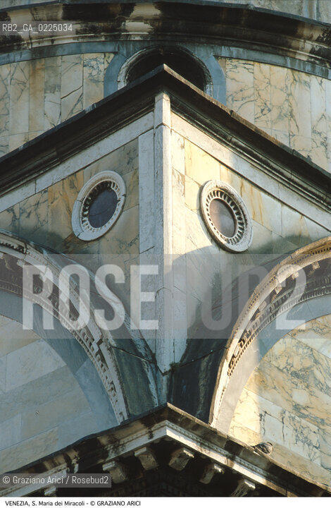 Localizzazione:..VENEZIA / CANNAREGIO..Oggetto:..Soggetto:..CHIESA DI S. MARIA DEI MIRACOLI / PARTICOLARE DELLE DECORAZIONI..Cronologia: ..XV SECOLO..Definizione Culturale:..   Autore: ..PIETRO LOMBARDO..   Stile:..RINASCIMENTO..   Editori/Stampatori:..   Committenza:..Materia e Tecnica:....Collocazione:..Note:..MONUMENTALE ..Riproduzione Fotografica:..Graziano Arici/Rosebud2 .Copyright:..Graziano Arici/Rosebud2 .Data:..1995..Costo:..A..