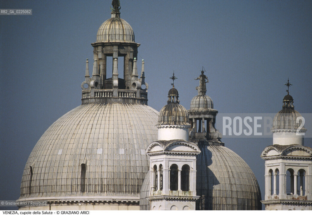 Localizzazione:..VENEZIA / DORSODURO..Oggetto:..Soggetto:..CHIESA DI S. MARIA DELLA SALUTE / CUPOLE..Cronologia: ..XVII SECOLO..Definizione Culturale:..   Autore: ..BALDASSARE LONGHENA..   Stile:..BAROCCO..   Editori/Stampatori:..   Committenza:..Materia e Tecnica:....Collocazione:..Note:..MONUMENTALE..Riproduzione Fotografica:..Graziano Arici/Rosebud2 .Copyright:..Graziano Arici/Rosebud2 .Data:..1995..Costo:..A..