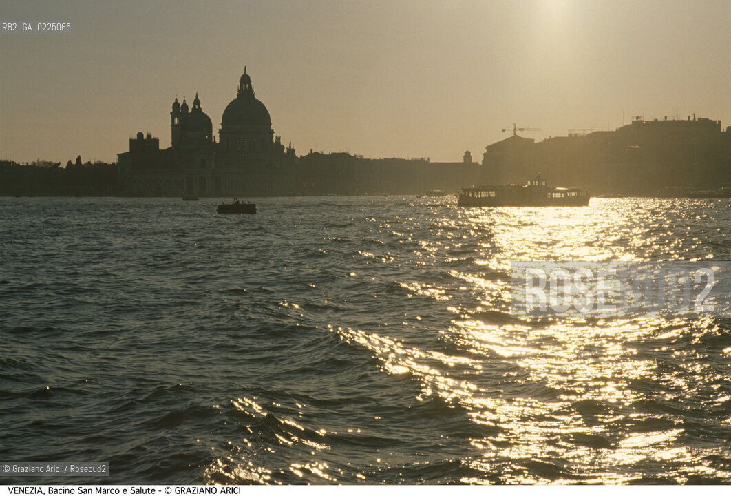 Localizzazione:..VENEZIA / DORSODURO..Oggetto:..Soggetto:..CHIESA DI S. MARIA DELLA SALUTE E BACINO SAN MARCO / TRAMONTO..Cronologia: ....Definizione Culturale:..   Autore: ....   Stile:....   Editori/Stampatori:..   Committenza:..Materia e Tecnica:....Collocazione:..Note:..MONUMENTALE..Riproduzione Fotografica:..Graziano Arici/Rosebud2 .Copyright:..Graziano Arici/Rosebud2 .Data:..1995..Costo:..A..
