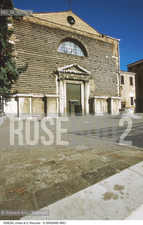 Localizzazione:..VENEZIA / CANNAREGIO..Oggetto:..Soggetto:..CHIESA E CAMPO S. MARCUOLA / SS. ERMAGORA E FORTUNATO..Cronologia: ..XVIII SECOLO..Definizione Culturale:..   Autore: ..ANTONIO GASPARI..GIORGIO MASSARI..   Stile:..   Editori/Stampatori:..   Committenza:..Materia e Tecnica:..MATTONI..Collocazione:..Note:..MONUMENTALE..Riproduzione Fotografica:..Graziano Arici/Rosebud2 .Copyright:..Graziano Arici/Rosebud2 .Data:..1995..Costo:..A..