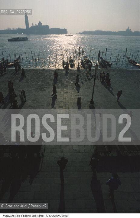 Localizzazione:..VENEZIA / S. MARCO..Oggetto:..Soggetto:..MOLO BACINO S. MARCO E S. GIORGIO MAGGIORE..Cronologia: ....Definizione Culturale:..   Autore: ....   Stile:....   Editori/Stampatori:..   Committenza:..Materia e Tecnica:..Collocazione:..Note:..MONUMENTALE..Riproduzione Fotografica:..Graziano Arici/Rosebud2 .Copyright:..Graziano Arici/Rosebud2 .Data:..1995..Costo:..A..