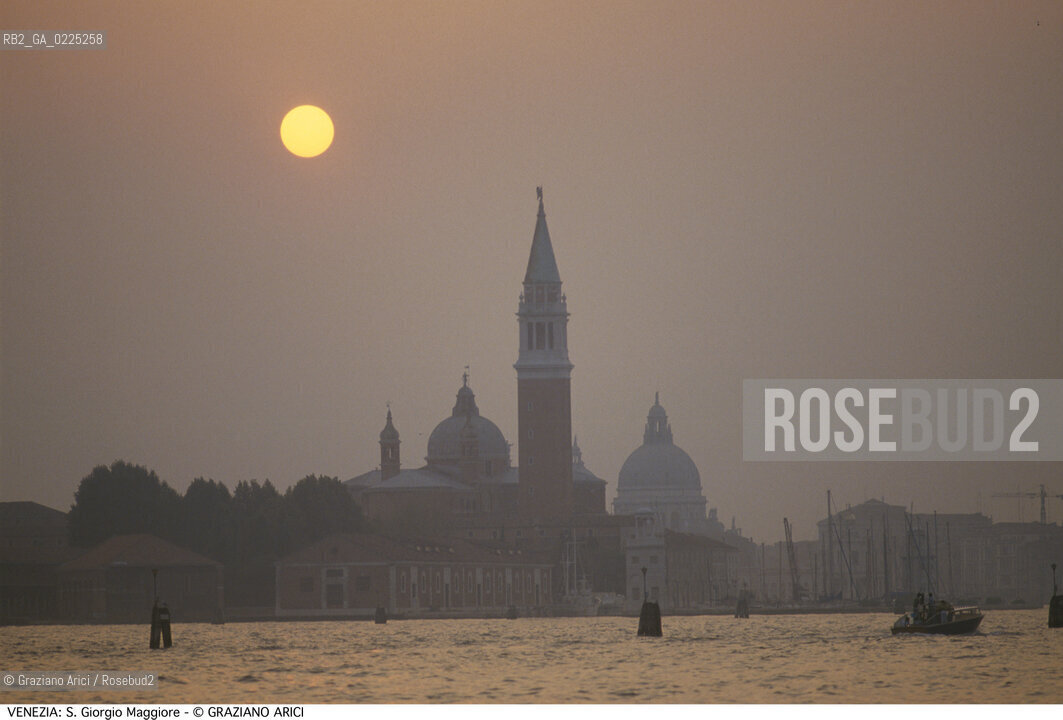 Localizzazione:..VENEZIA / S. MARCO..Oggetto:..Soggetto:..ISOLA E CHIESA DI S. GIORGIO MAGGIORE / TRAMONTO..Cronologia: ....Definizione Culturale:..   Autore: ....   Stile:....   Editori/Stampatori:..   Committenza:..Materia e Tecnica:..Collocazione:..Note:..MONUMENTALE..Riproduzione Fotografica:..Graziano Arici/Rosebud2 .Copyright:..Graziano Arici/Rosebud2 .Data:..1995..Costo:..A..