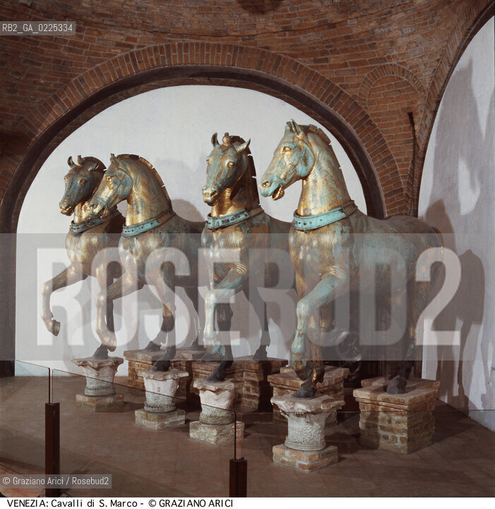 Localizzazione:..VENEZIA / S. MARCO..Oggetto:..Soggetto:..BASILICA DI SAN MARCO / MUSEO DI S. MARCO / CAVALLI QUADRIGA..Cronologia: ..IV SEC (IV-III SEC a.C.)..Definizione Culturale:..   Autore: ..   Stile: ..   Editori/Stampatori:..   Committenza:..Materia e Tecnica: BRONZO DORATO..Collocazione:..Note:..CHIESE MUSEI..Riproduzione Fotografica:..Graziano Arici/Rosebud2 .Copyright:..Graziano Arici/Rosebud2 .Data:..1998..Costo:..A..