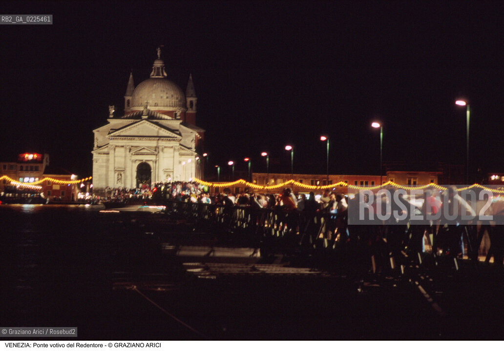 Localizzazione:..VENEZIA / DORSODURO..Oggetto:..Soggetto:..REDENTORE PONTE VOTIVO SUL CANALE DELLA GIUDECCA..Cronologia: ..Definizione Culturale:..   Autore: ..   Stile: ..   Editori/Stampatori:..   Committenza:..Materia e Tecnica:..Collocazione:..Note:..FESTE..Riproduzione Fotografica:..Copyright:..Graziano Arici/Rosebud2 .Data:..1996..Costo:..A