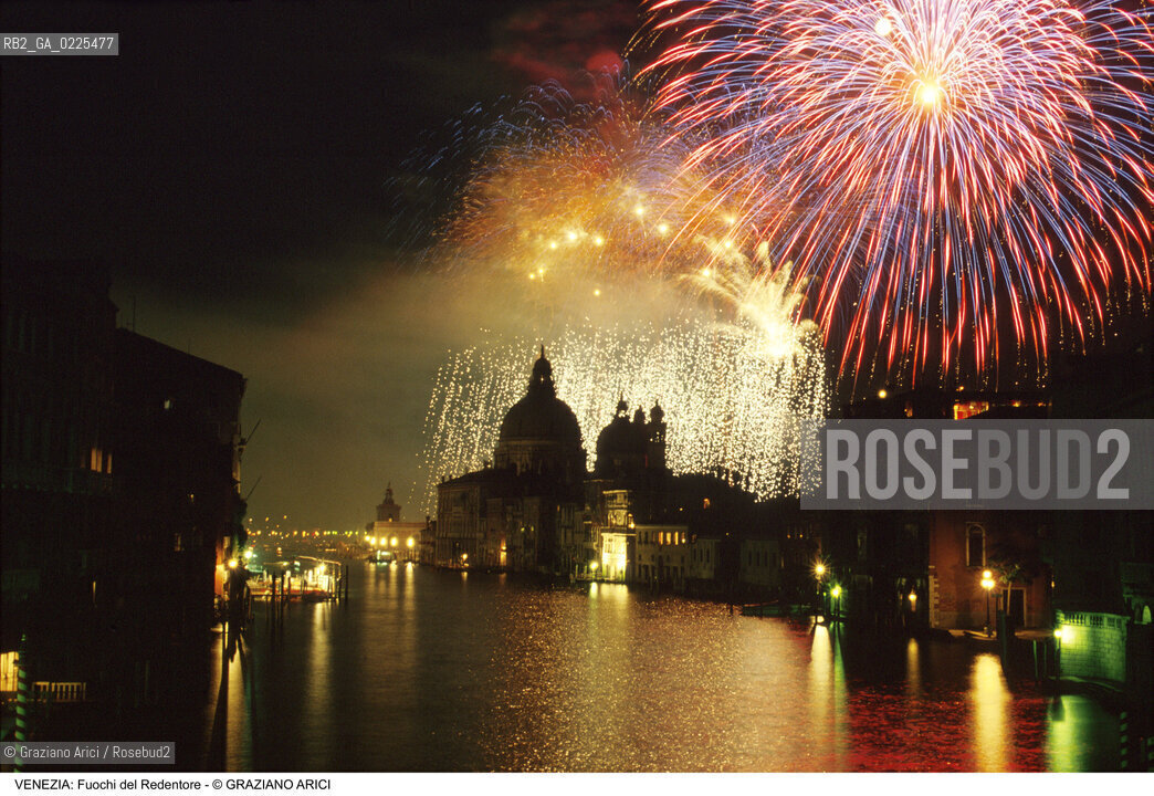 Localizzazione:..VENEZIA ..Oggetto:..Soggetto:..REDENTORE FUOCHI D ARTIFICIO SALUTE..Cronologia: ..Definizione Culturale:..   Autore: ..   Stile: ..   Editori/Stampatori:..   Committenza:..Materia e Tecnica:..Collocazione:..Note:..FESTE..Riproduzione Fotografica:..Copyright:..Graziano Arici/Rosebud2 .Data:..1996..Costo:..A