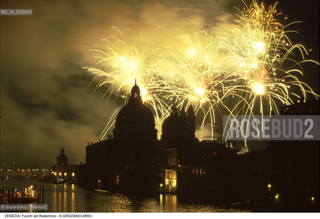 Localizzazione:..VENEZIA ..Oggetto:..Soggetto:..REDENTORE FUOCHI D ARTIFICIO SALUTE..Cronologia: ..Definizione Culturale:..   Autore: ..   Stile: ..   Editori/Stampatori:..   Committenza:..Materia e Tecnica:..Collocazione:..Note:..FESTE..Riproduzione Fotografica:..Copyright:..Graziano Arici/Rosebud2 .Data:..1996..Costo:..A