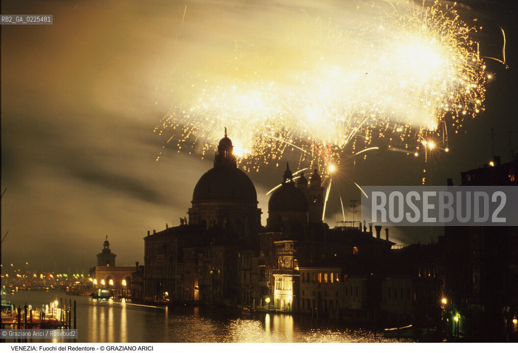 Localizzazione:..VENEZIA ..Oggetto:..Soggetto:..REDENTORE FUOCHI D ARTIFICIO SALUTE..Cronologia: ..Definizione Culturale:..   Autore: ..   Stile: ..   Editori/Stampatori:..   Committenza:..Materia e Tecnica:..Collocazione:..Note:..FESTE..Riproduzione Fotografica:..Copyright:..Graziano Arici/Rosebud2 .Data:..1996..Costo:..A