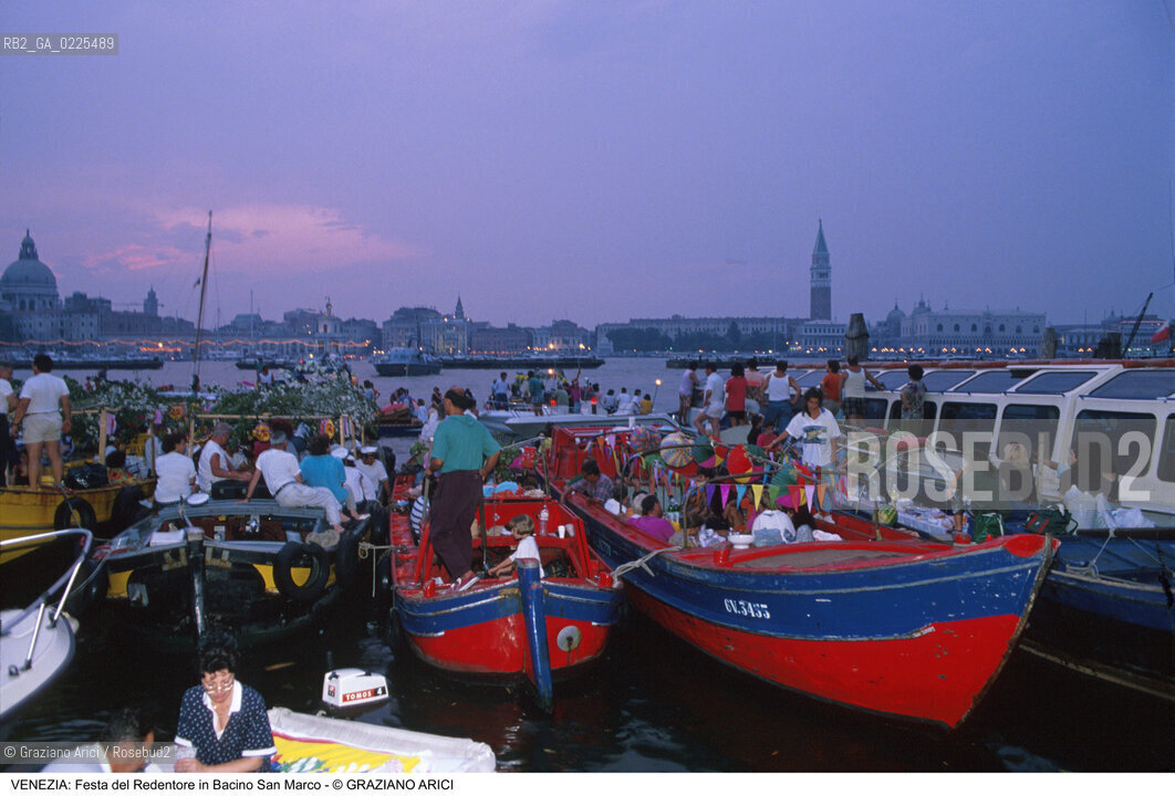 Localizzazione:..VENEZIA ..Oggetto:..Soggetto:..REDENTORE IN BACINO SAN MARCO BARCHE..Cronologia: ..Definizione Culturale:..   Autore: ..   Stile: ..   Editori/Stampatori:..   Committenza:..Materia e Tecnica:..Collocazione:..Note:..FESTE..Riproduzione Fotografica:..Copyright:..Graziano Arici/Rosebud2 .Data:..1996..Costo:..A