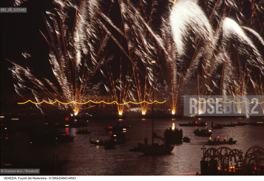 Localizzazione:..VENEZIA..Oggetto:..Soggetto:..REDENTORE FUOCHI D ARTIFICIO IN BACINO SAN MARCO..Cronologia: ..Definizione Culturale:..   Autore: ..   Stile: ..   Editori/Stampatori:..   Committenza:..Materia e Tecnica:..Collocazione:..Note:..FESTE..Riproduzione Fotografica:..Copyright:..Graziano Arici/Rosebud2 .Data:..1996..Costo:..A