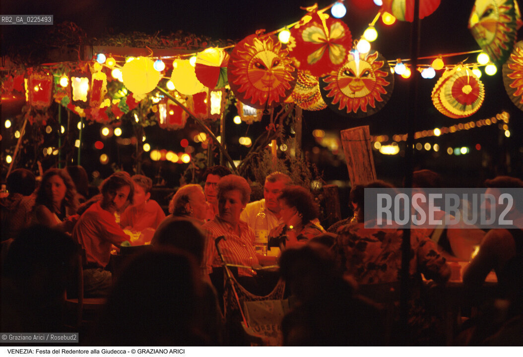 Localizzazione:..VENEZIA / GIUDECCA..Oggetto:..Soggetto:..REDENTORE..Cronologia: ..Definizione Culturale:..   Autore: ..   Stile: ..   Editori/Stampatori:..   Committenza:..Materia e Tecnica:..Collocazione:..Note:..FESTE..Riproduzione Fotografica:..Copyright:..Graziano Arici/Rosebud2 .Data:..1996..Costo:..A