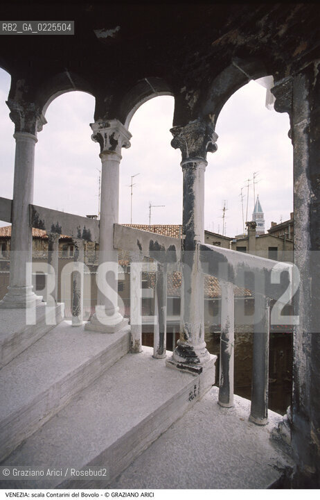 Localizzazione:..VENEZIA / S. MARCO..Oggetto:..Soggetto:..SCALA CONTARINI DEL BOVOLO..Cronologia: ..XV SECOLO..Definizione Culturale:..   Autore: ..GIOVANNI CANDI..   Stile:..RINASCIMENTO..   Editori/Stampatori:..   Committenza:..Materia e Tecnica:....Collocazione:..Note:..MONUMENTALE..Riproduzione Fotografica:..Graziano Arici/Rosebud2 .Copyright:..Graziano Arici/Rosebud2 .Data:..1990..Costo:..A..