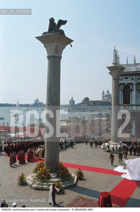 Localizzazione:..VENEZIA / S. MARCO..Oggetto:..Soggetto:..PIAZZA SAN MARCO / MANIFESTAZIONE PER IL RITORNO DEL LEONE RESTAURATO COLONNE TODARO BACINO / PIAZZETTA..Cronologia: ....Definizione Culturale:..   Autore: ....   Stile:....   Editori/Stampatori:..   Committenza:..Materia e Tecnica:....Collocazione:..Note:..MONUMENTALE..Riproduzione Fotografica:..Graziano Arici/Rosebud2 .Copyright:..Graziano Arici/Rosebud2 .Data:..1990..Costo:..A..