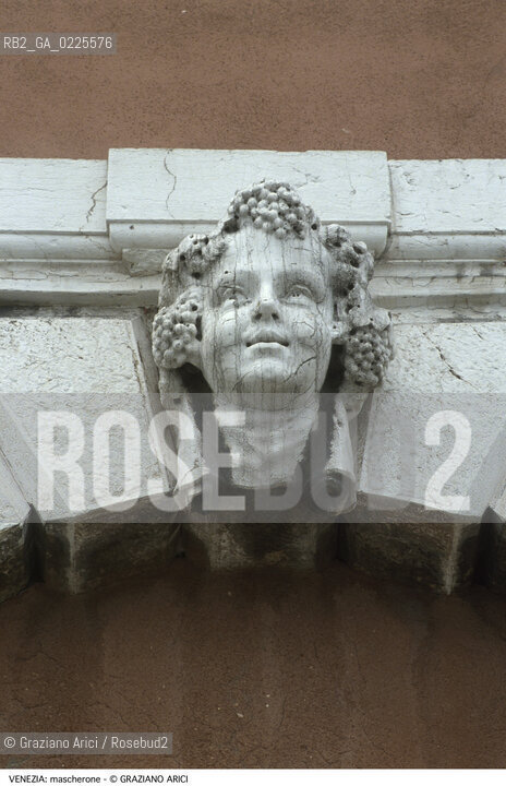 Localizzazione:..VENEZIA..Oggetto:..Soggetto:..MASCHERONE..Cronologia: ....Definizione Culturale:..   Autore: ....   Stile:....   Editori/Stampatori:..   Committenza:..Materia e Tecnica:..MARMO..Collocazione:..Note:..MONUMENTALE..Riproduzione Fotografica:..Graziano Arici/Rosebud2 .Copyright:..Graziano Arici/Rosebud2 .Data:..1995..Costo:..A..