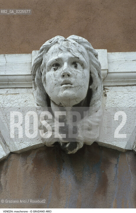 Localizzazione:..VENEZIA..Oggetto:..Soggetto:..MASCHERONE..Cronologia: ....Definizione Culturale:..   Autore: ....   Stile:....   Editori/Stampatori:..   Committenza:..Materia e Tecnica:..MARMO..Collocazione:..Note:..MONUMENTALE..Riproduzione Fotografica:..Graziano Arici/Rosebud2 .Copyright:..Graziano Arici/Rosebud2 .Data:..1995..Costo:..A..