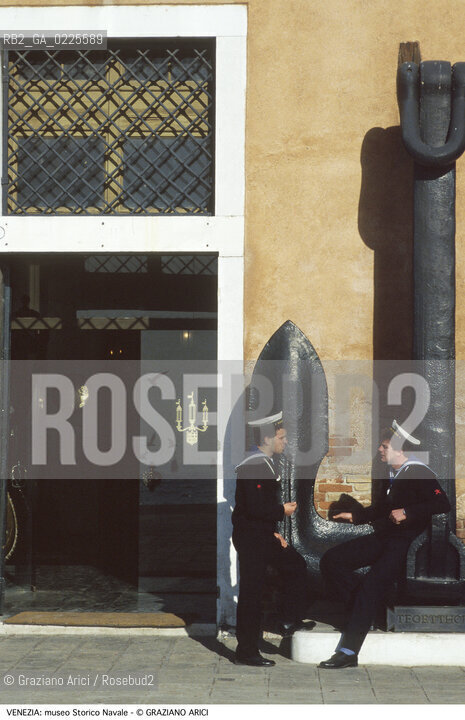 Localizzazione:..VENEZIA / CASTELLO..Oggetto:..Soggetto:..MUSEO STORICO NAVALE / ANCORA MARINAI..Cronologia: ....Definizione Culturale:..   Autore: ....   Stile:....   Editori/Stampatori:..   Committenza:..Materia e Tecnica:..Collocazione:....Note:..MONUMENTALE..Riproduzione Fotografica:..Graziano Arici/Rosebud2 .Copyright:..Graziano Arici/Rosebud2 .Data:..1995..Costo:..A..