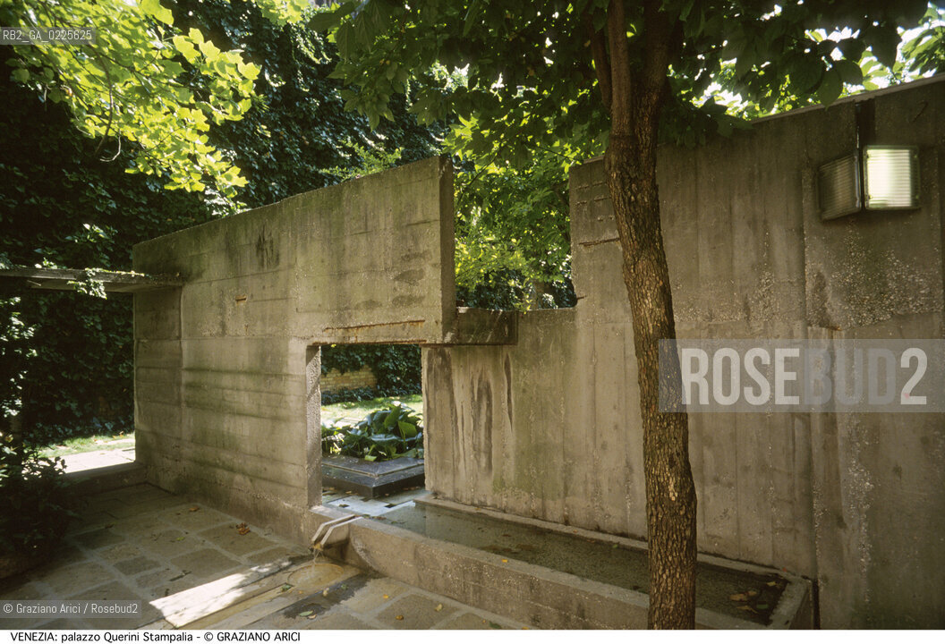 Localizzazione:..VENEZIA / CASTELLO..Oggetto:..Soggetto:..PALAZZO QUERINI STAMPALIA / GIARDINO..Cronologia: ..XX SECOLO..Definizione Culturale:..   Autore: ..CARLO SCARPA..   Stile:....   Editori/Stampatori:..   Committenza:..Materia e Tecnica:....Collocazione:..Note:..MONUMENTALE..Riproduzione Fotografica:..Graziano Arici/Rosebud2 .Copyright:..Graziano Arici/Rosebud2 .Data:..1995..Costo:..A..