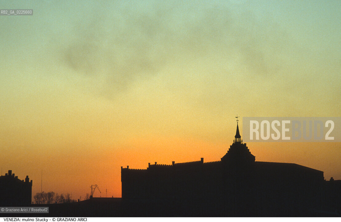 Localizzazione:..VENEZIA / ISOLA DELLA GIUDECCA..Oggetto:..Soggetto:..MULINO STUCKY / TRAMONTO..Cronologia: ..XIX XX SECOLO..Definizione Culturale:..   Autore: ..ERNEST WULLEKOPF..   Stile:....   Editori/Stampatori:..   Committenza:..Materia e Tecnica:....Collocazione:..Note:..MONUMENTALE ARCHEOLOGIA INDUSTRIALE..Riproduzione Fotografica:..Graziano Arici/Rosebud2 .Copyright:..Graziano Arici/Rosebud2 .Data:..1985..Costo:..A..
