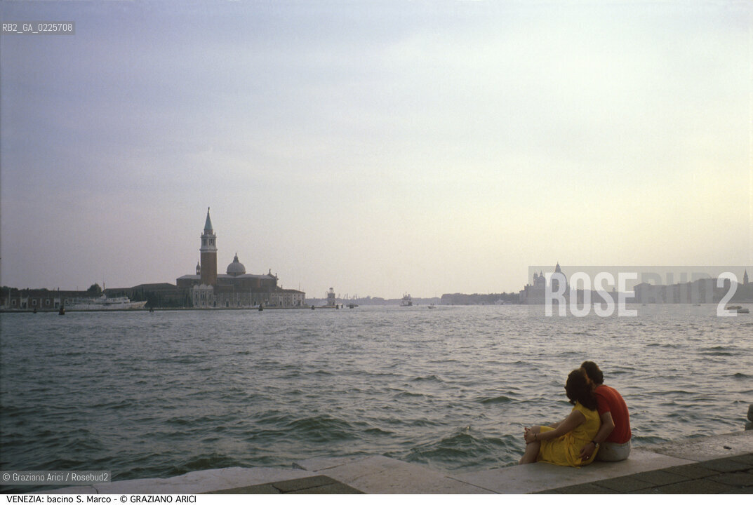 Localizzazione:..VENEZIA..Oggetto:..Soggetto:..BACINO SAN MARCO / SALUTE E S. GIORGIO..Cronologia: ....Definizione Culturale:..   Autore: ....   Stile:....   Editori/Stampatori:..   Committenza:..Materia e Tecnica:....Collocazione:..Note:..MONUMENTALE SKYLINE..Riproduzione Fotografica:..Graziano Arici/Rosebud2 .Copyright:..Graziano Arici/Rosebud2 .Data:..1995..Costo:..A..