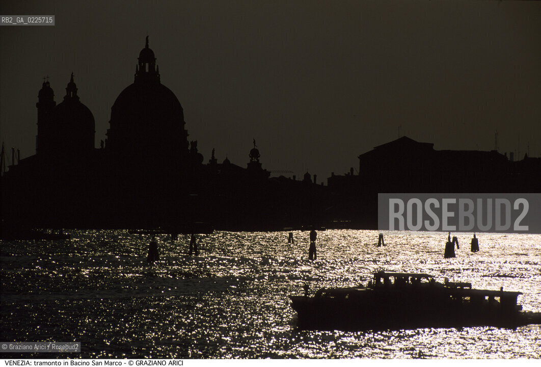 Localizzazione:..VENEZIA..Oggetto:..Soggetto:..BACINO SAN MARCO / TRAMONTO SALUTE MOTOSCAFO ACTV..Cronologia: ....Definizione Culturale:..   Autore: ....   Stile:....   Editori/Stampatori:..   Committenza:..Materia e Tecnica:....Collocazione:..Note:..MONUMENTALE SKYLINE..Riproduzione Fotografica:..Graziano Arici/Rosebud2 .Copyright:..Graziano Arici/Rosebud2 .Data:..1995..Costo:..A..