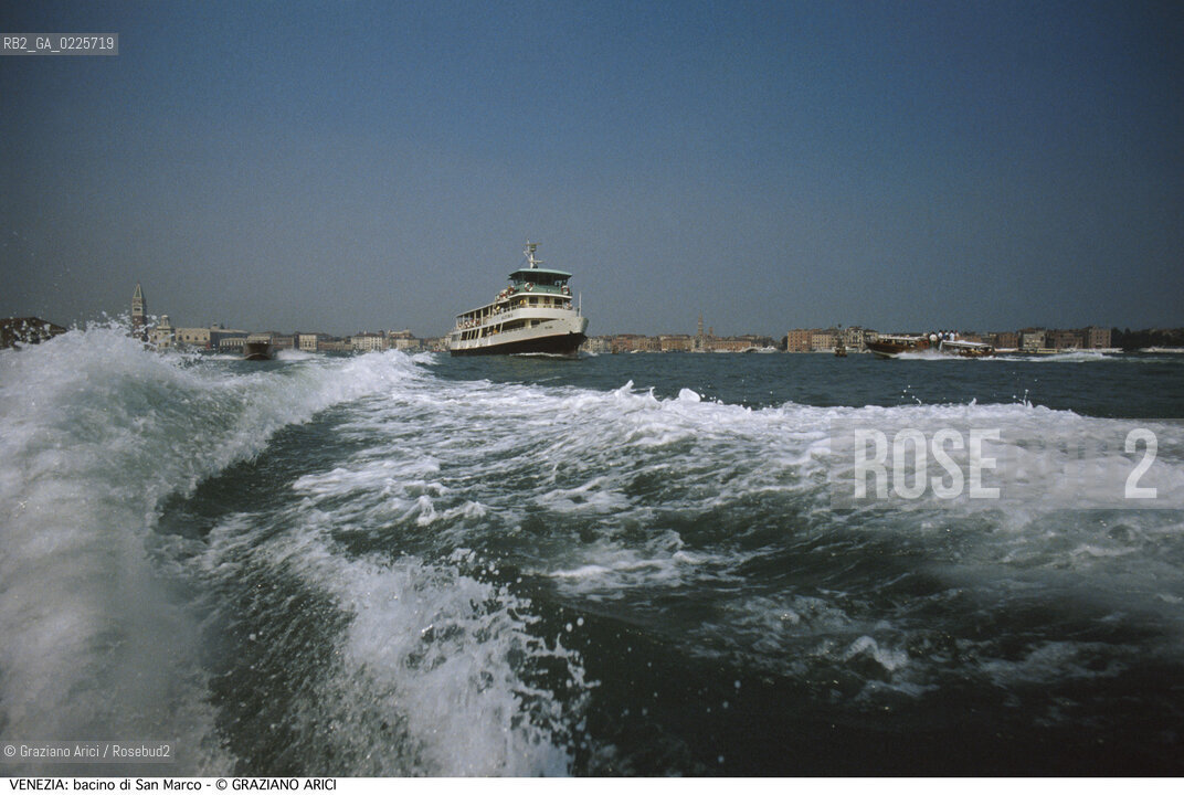 Localizzazione:..VENEZIA..Oggetto:..Soggetto:..BACINO SAN MARCO MOTONAVE ACTV..Cronologia: ....Definizione Culturale:..   Autore: ....   Stile:....   Editori/Stampatori:..   Committenza:..Materia e Tecnica:....Collocazione:..Note:..MONUMENTALE SKYLINE..Riproduzione Fotografica:..Graziano Arici/Rosebud2 .Copyright:..Graziano Arici/Rosebud2 .Data:..1995..Costo:..A..