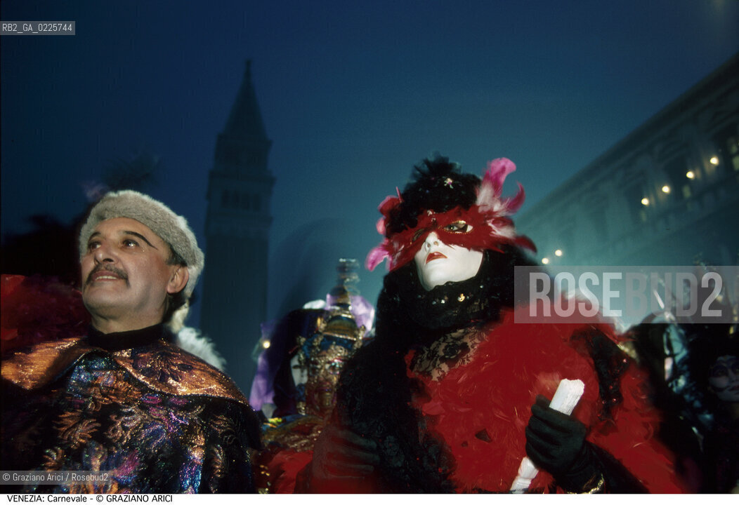 Localizzazione:..VENEZIA / S. MARCO..Oggetto:..Soggetto:..CARNEVALE MASCHERE IN PIAZZA SAN MARCO..Cronologia: ....Definizione Culturale:..   Autore: ....   Stile:....   Editori/Stampatori:..   Committenza:..Materia e Tecnica:....Collocazione:..Note:....Riproduzione Fotografica:..Graziano Arici/Rosebud2 .Copyright:..Graziano Arici/Rosebud2 .Data:..1995..Costo:..A..