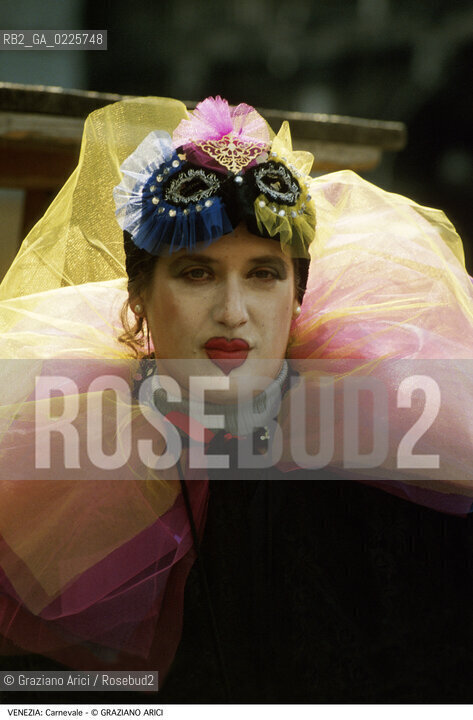 Localizzazione:..VENEZIA..Oggetto:..Soggetto:..CARNEVALE MASCHERA..Cronologia: ....Definizione Culturale:..   Autore: ....   Stile:....   Editori/Stampatori:..   Committenza:..Materia e Tecnica:....Collocazione:..Note:....Riproduzione Fotografica:..Graziano Arici/Rosebud2 .Copyright:..Graziano Arici/Rosebud2 .Data:..1995..Costo:..A..