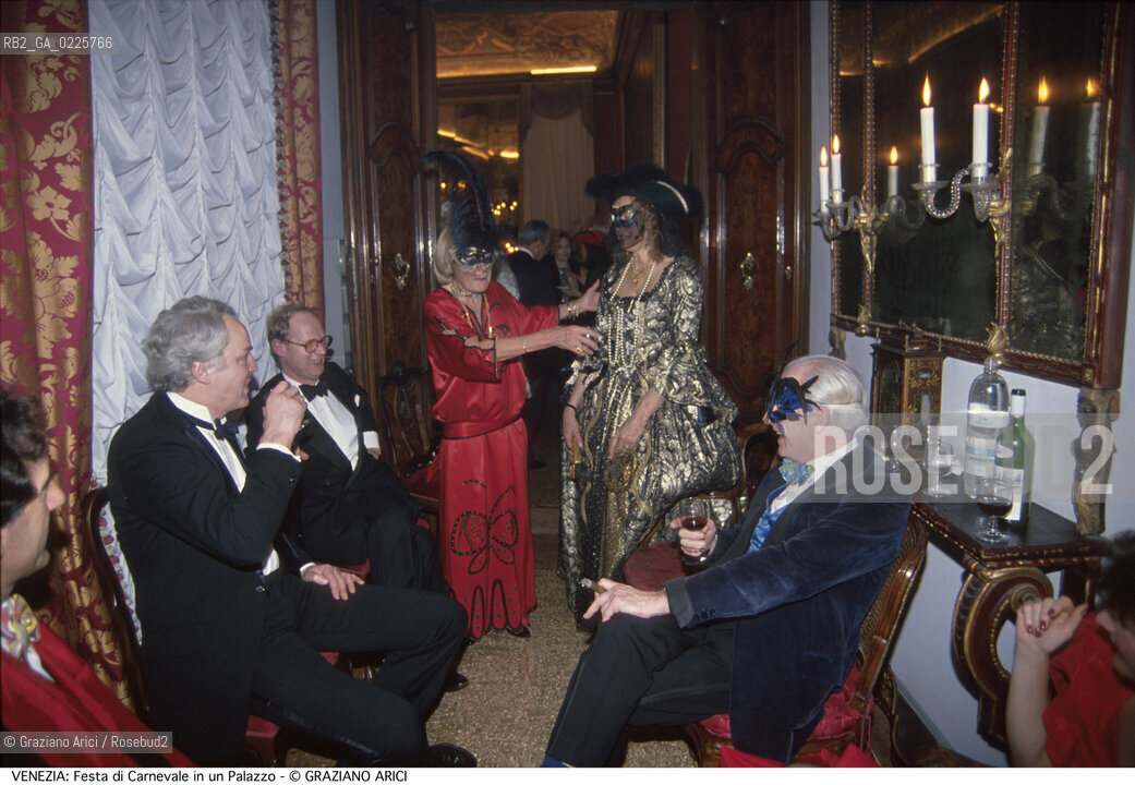 Localizzazione:..VENEZIA..Oggetto:..Soggetto:..FESTA IN MASCHERA DI CARNEVALE IN UN PALAZZO..Cronologia: ....Definizione Culturale:..   Autore: ....   Stile:....   Editori/Stampatori:..   Committenza:..Materia e Tecnica:....Collocazione:..Note:....Riproduzione Fotografica:..Graziano Arici/Rosebud2 .Copyright:..Graziano Arici/Rosebud2 .Data:..1986..Costo:..A..