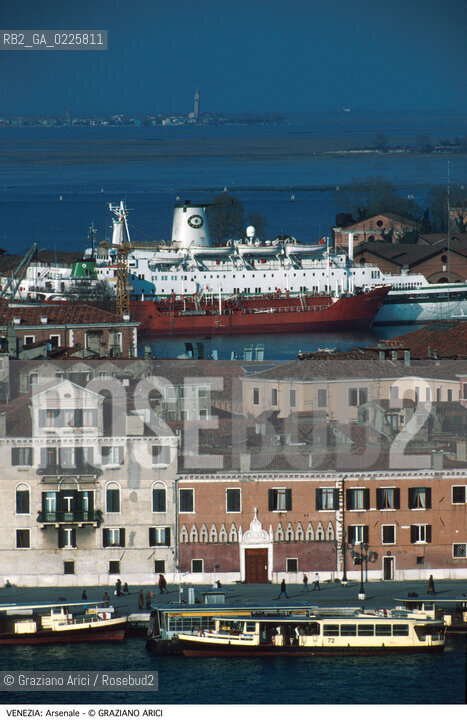 Localizzazione:..VENEZIA / CASTELLO..Oggetto:..Soggetto:..FORNI MILITARI E DEPOSITI DI PANE / ARSENALE NAVI LAGUNA BURANO..Cronologia: ..XV XVI SECOLO..Definizione Culturale:..   Autore: ....   Stile:....   Editori/Stampatori:..   Committenza:..Materia e Tecnica:....Collocazione:..Note:..MONUMENTALE DALL ALTO..Riproduzione Fotografica:..Graziano Arici/Rosebud2 .Copyright:..Graziano Arici/Rosebud2 .Data:..1995..Costo:..A..