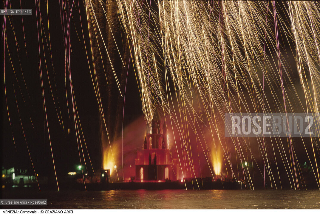 Localizzazione:..VENEZIA / S. MARCO..Oggetto:..Soggetto:..CARNEVALE FUOCHI D ARTIFICIO IN BACINO ..Cronologia: ....Definizione Culturale:..   Autore: ....   Stile:....   Editori/Stampatori:..   Committenza:..Materia e Tecnica:....Collocazione:..Note:....Riproduzione Fotografica:..Graziano Arici/Rosebud2 .Copyright:..Graziano Arici/Rosebud2 .Data:..1986..Costo:..A..