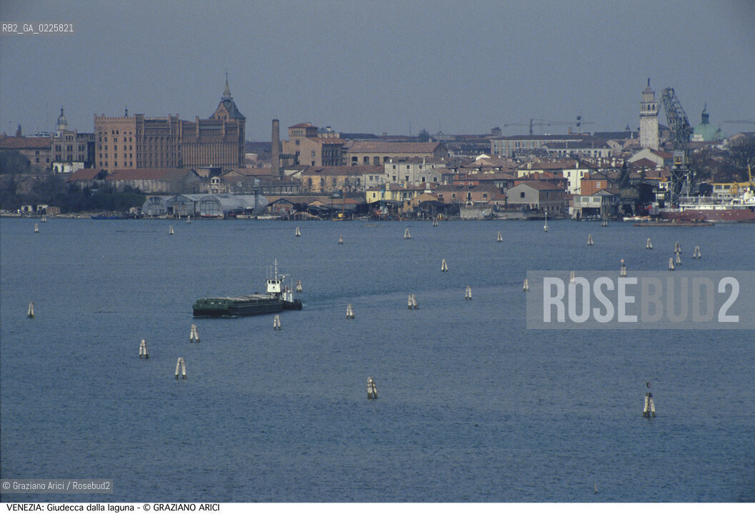 Localizzazione:..VENEZIA..Oggetto:..Soggetto:..ISOLA DELLA GIUDECCA DALLA LAGUNA / CHIATTA MULINO STUCKY..Cronologia: ....Definizione Culturale:..   Autore: ....   Stile:....   Editori/Stampatori:..   Committenza:..Materia e Tecnica:....Collocazione:..Note:..MONUMENTALE SKYLINE..Riproduzione Fotografica:..Graziano Arici/Rosebud2 .Copyright:..Graziano Arici/Rosebud2 .Data:..1995..Costo:..A..