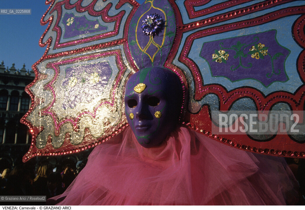 Localizzazione:..VENEZIA..Oggetto:..Soggetto:..CARNEVALE MASCHERA ..Cronologia: ....Definizione Culturale:..   Autore: ....   Stile:....   Editori/Stampatori:..   Committenza:..Materia e Tecnica:....Collocazione:..Note:....Riproduzione Fotografica:..Graziano Arici/Rosebud2 .Copyright:..Graziano Arici/Rosebud2 .Data:..1993..Costo:..A..