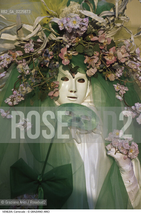 Localizzazione:..VENEZIA..Oggetto:..Soggetto:..CARNEVALE MASCHERA VERDE..Cronologia: ....Definizione Culturale:..   Autore: ....   Stile:....   Editori/Stampatori:..   Committenza:..Materia e Tecnica:....Collocazione:..Note:....Riproduzione Fotografica:..Graziano Arici/Rosebud2 .Copyright:..Graziano Arici/Rosebud2 .Data:..1993..Costo:..A..