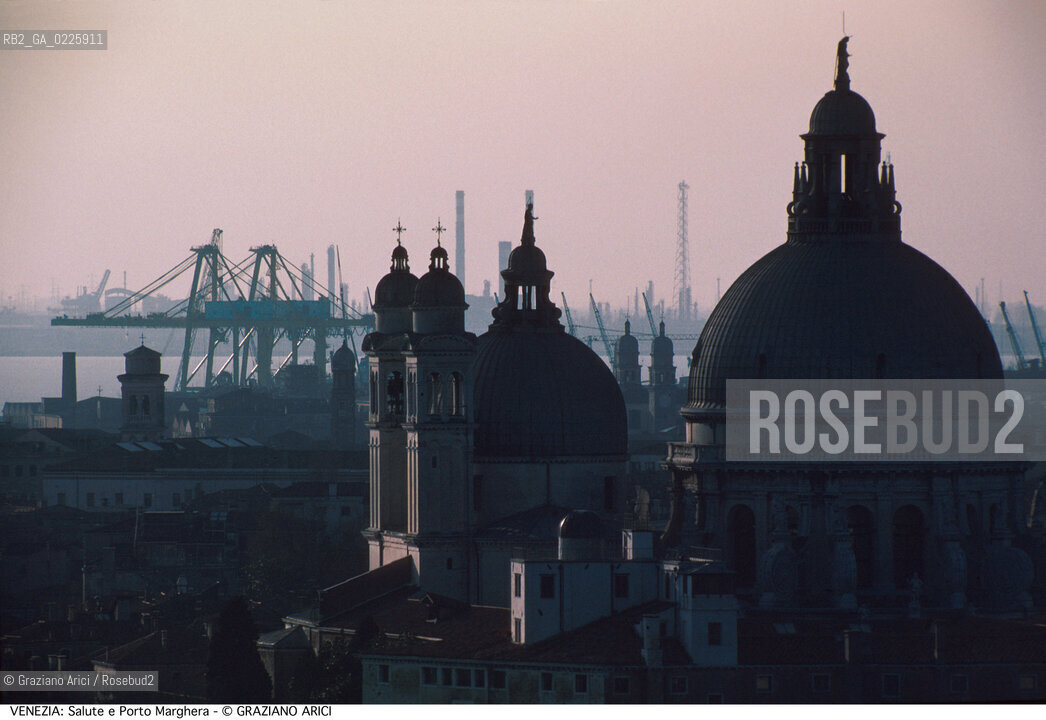 Localizzazione:..VENEZIA / DORSODURO..Oggetto:..Soggetto:..SALUTE E PORTO MARGHERA FABBRICHE INDUSTRIE..Cronologia: ....Definizione Culturale:..   Autore: ....   Stile:....   Editori/Stampatori:..   Committenza:..Materia e Tecnica:....Collocazione:..Note:..MONUMENTALE DALL ALTO..Riproduzione Fotografica:..Graziano Arici/Rosebud2 .Copyright:..Graziano Arici/Rosebud2 .Data:..1990..Costo:..A..