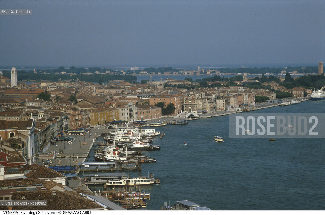 Localizzazione:..VENEZIA / CASTELLO..Oggetto:..Soggetto:..RIVA DEGLI SCHIAVONI E SETTE MARTIRI / BACINO SAN MARCO..Cronologia: ....Definizione Culturale:..   Autore: ....   Stile:....   Editori/Stampatori:..   Committenza:..Materia e Tecnica:....Collocazione:..Note:..MONUMENTALE DALL ALTO..Riproduzione Fotografica:..Graziano Arici/Rosebud2 .Copyright:..Graziano Arici/Rosebud2 .Data:..1990..Costo:..A..