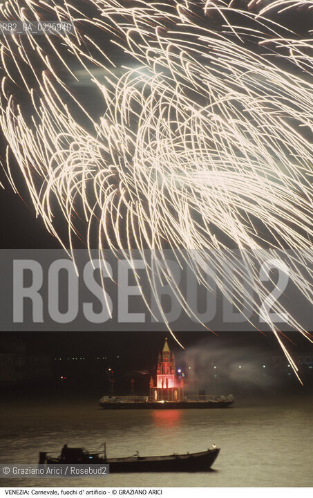 Localizzazione:..VENEZIA / S. MARCO..Oggetto:..Soggetto:..CARNEVALE FUOCHI D ARTIFICIO.BACINO..Cronologia: ....Definizione Culturale:..   Autore: ....   Stile:....   Editori/Stampatori:..   Committenza:..Materia e Tecnica:....Collocazione:..Note:....Riproduzione Fotografica:..Graziano Arici/Rosebud2 .Copyright:..Graziano Arici/Rosebud2 .Data:..1986..Costo:..A..