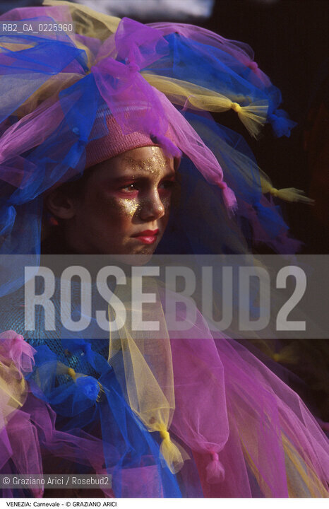 Localizzazione:..VENEZIA..Oggetto:..Soggetto:..CARNEVALE MASCHERA..Cronologia: ....Definizione Culturale:..   Autore: ....   Stile:....   Editori/Stampatori:..   Committenza:..Materia e Tecnica:....Collocazione:..Note:....Riproduzione Fotografica:..Graziano Arici/Rosebud2 .Copyright:..Graziano Arici/Rosebud2 .Data:..1988..Costo:..A..