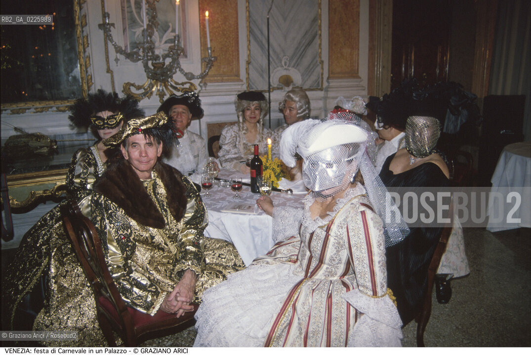 Localizzazione:..VENEZIA..Oggetto:..Soggetto:..FESTA DI CARNEVALE IN UN PALAZZO / MASCHERE..Cronologia: ....Definizione Culturale:..   Autore: ....   Stile:....   Editori/Stampatori:..   Committenza:..Materia e Tecnica:....Collocazione:..Note:....Riproduzione Fotografica:..Graziano Arici/Rosebud2 .Copyright:..Graziano Arici/Rosebud2 .Data:..1986..Costo:..A..