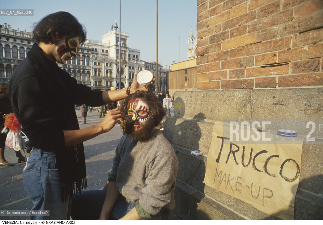 Localizzazione:..VENEZIA / S. MARCO..Oggetto:..Soggetto:..CARNEVALE IN PIAZZA SAN MARCO TRUCCO..Cronologia: ....Definizione Culturale:..   Autore: ....   Stile:....   Editori/Stampatori:..   Committenza:..Materia e Tecnica:....Collocazione:..Note:....Riproduzione Fotografica:..Graziano Arici/Rosebud2 .Copyright:..Graziano Arici/Rosebud2 .Data:..1990..Costo:..A..
