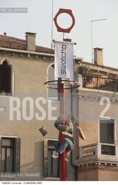 Localizzazione:..VENEZIA..Oggetto:..Soggetto:..CARNEVALE SWATCH PALO DELLA CUCCAGNA..Cronologia: ....Definizione Culturale:..   Autore: ....   Stile:....   Editori/Stampatori:..   Committenza:..Materia e Tecnica:....Collocazione:..Note:....Riproduzione Fotografica:..Graziano Arici/Rosebud2 .Copyright:..Graziano Arici/Rosebud2 .Data:..1993..Costo:..A..