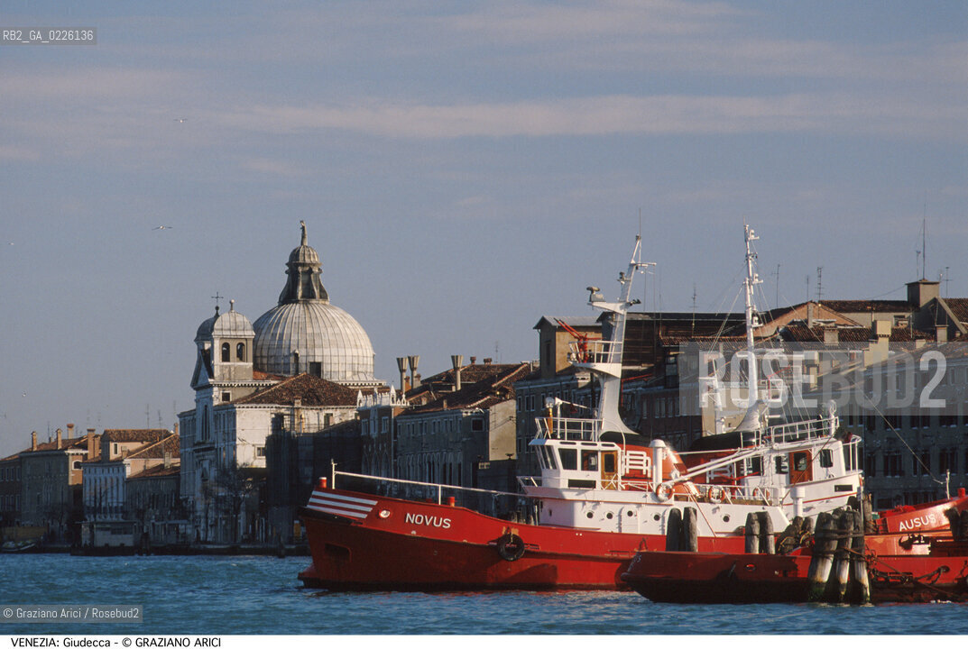 Localizzazione:..VENEZIA..Oggetto:..Soggetto:..ISOLA DELLA GIUDECCA / RIMORCHIATORI ZITELLE..Cronologia:.. ..Definizione Culturale:..   Autore:  ..   Stile: ..   Editori/Stampatori:..   Committenza:..Materia e Tecnica:..Collocazione:..Note:..CALLI CAMPI E PONTI..Riproduzione Fotografica:..Copyright:..Graziano Arici/Rosebud2 .Data:..1982..Costo:..A