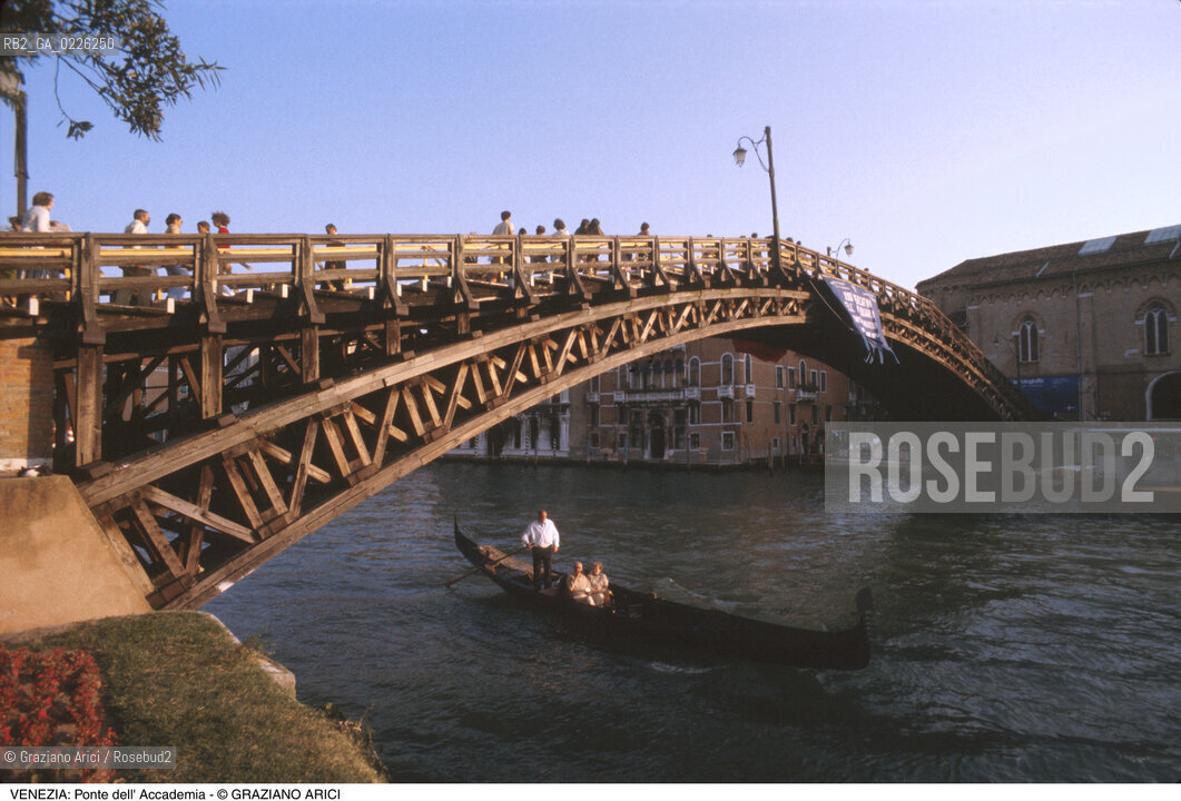 Localizzazione:..VENEZIA / S. MARCO DORSODURO..Oggetto:..Soggetto:..PONTE DELL ACCADEMIA / GONDOLA CANAL GRANDE..Cronologia: ..XX SECOLO..Definizione Culturale:..   Autore:..EUGENIO MIOZZI..   Stile:..   Editori/Stampatori:..   Committenza:..Materia e Tecnica:..LEGNO..Collocazione:..Note:..CALLI CAMPI E PONTI..Riproduzione Fotografica:..Copyright:..Graziano Arici/Rosebud2 .Data:..1990..Costo:..A
